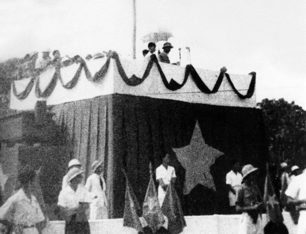 Nhìn lại những bức ảnh đẹp ngày Chủ tịch Hồ Chí Minh đọc bản Tuyên ngôn Độc lập - 2/9/1945